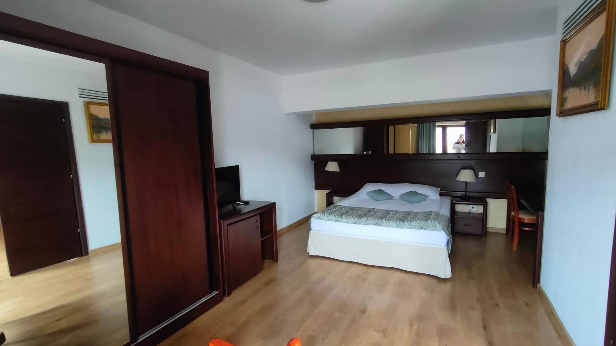 Hotel Valea Cu Pesti Căpăţîneni-Ungureni Extérieur photo